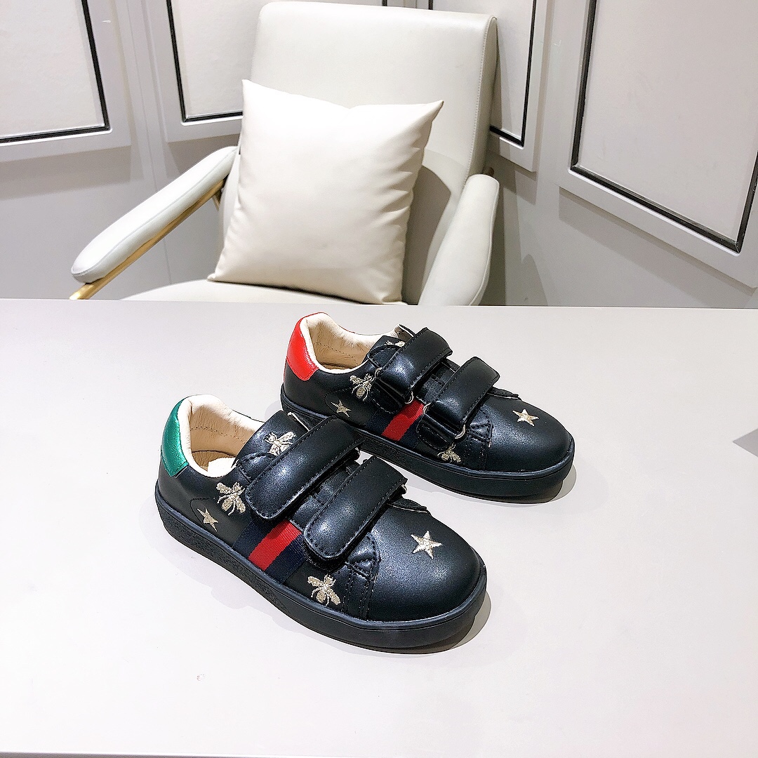 Children's shoes child